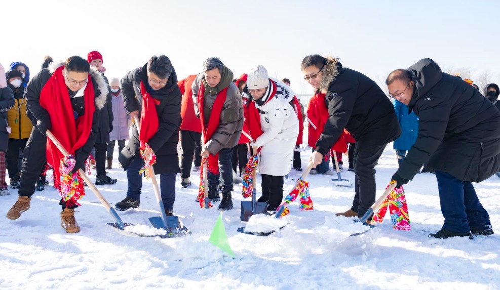 長春市首屆堆雪人大賽開賽