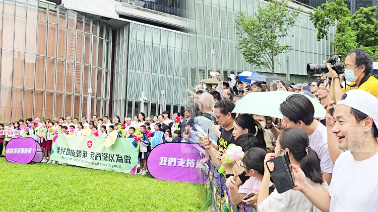 有片｜市民冒雨等港隊奧運健兒 粉絲：振奮人心！